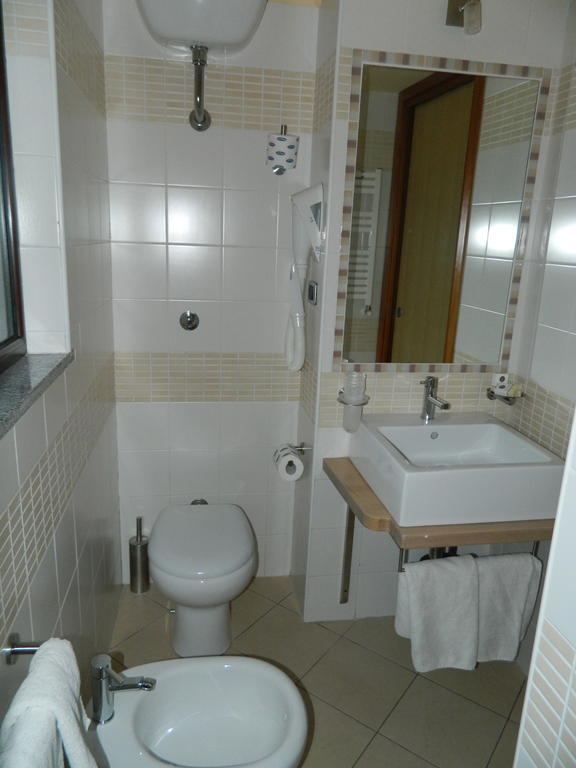 Hotel Conte Ruggero Serra San Bruno Room photo