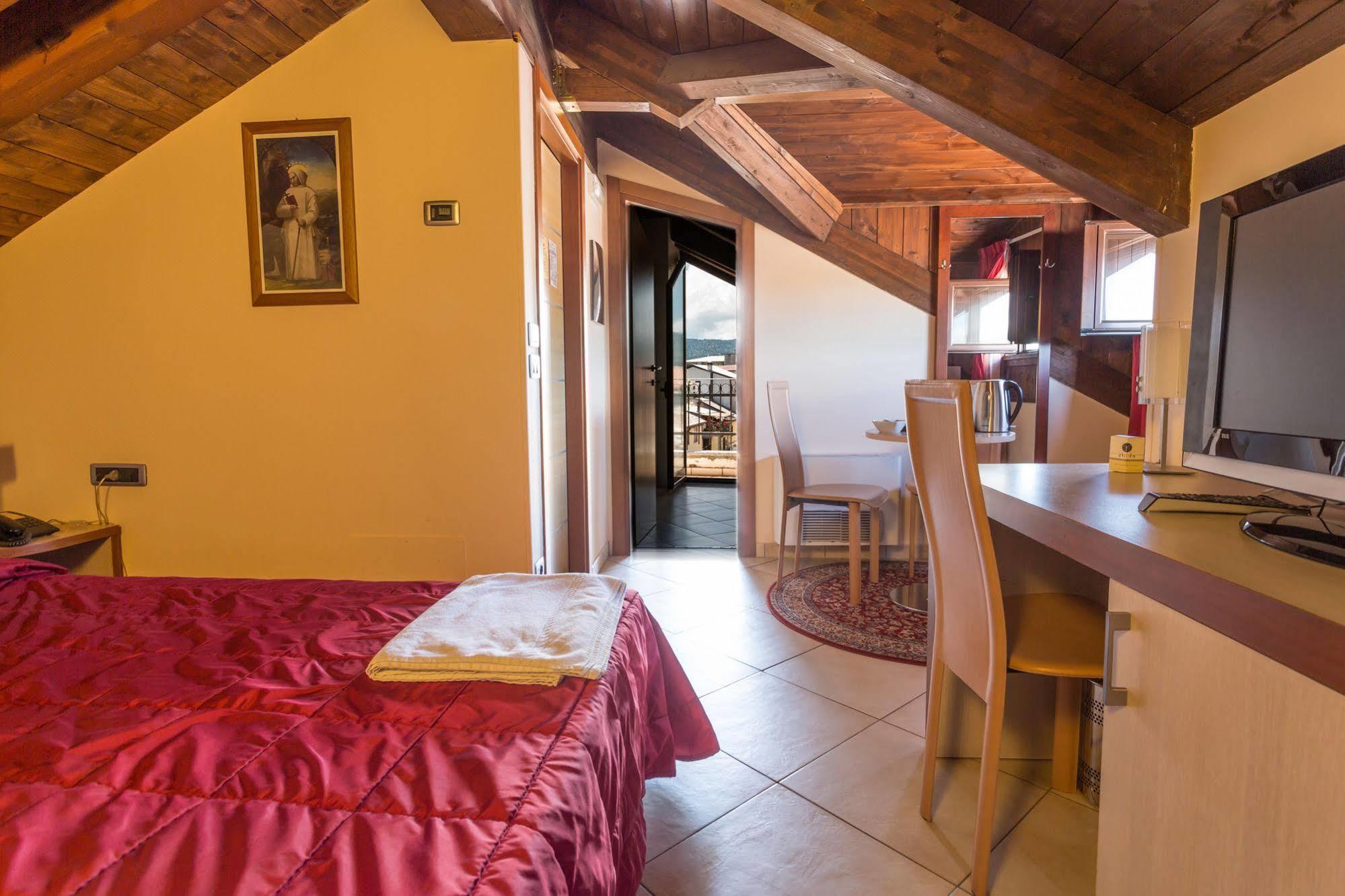 Hotel Conte Ruggero Serra San Bruno Exterior photo