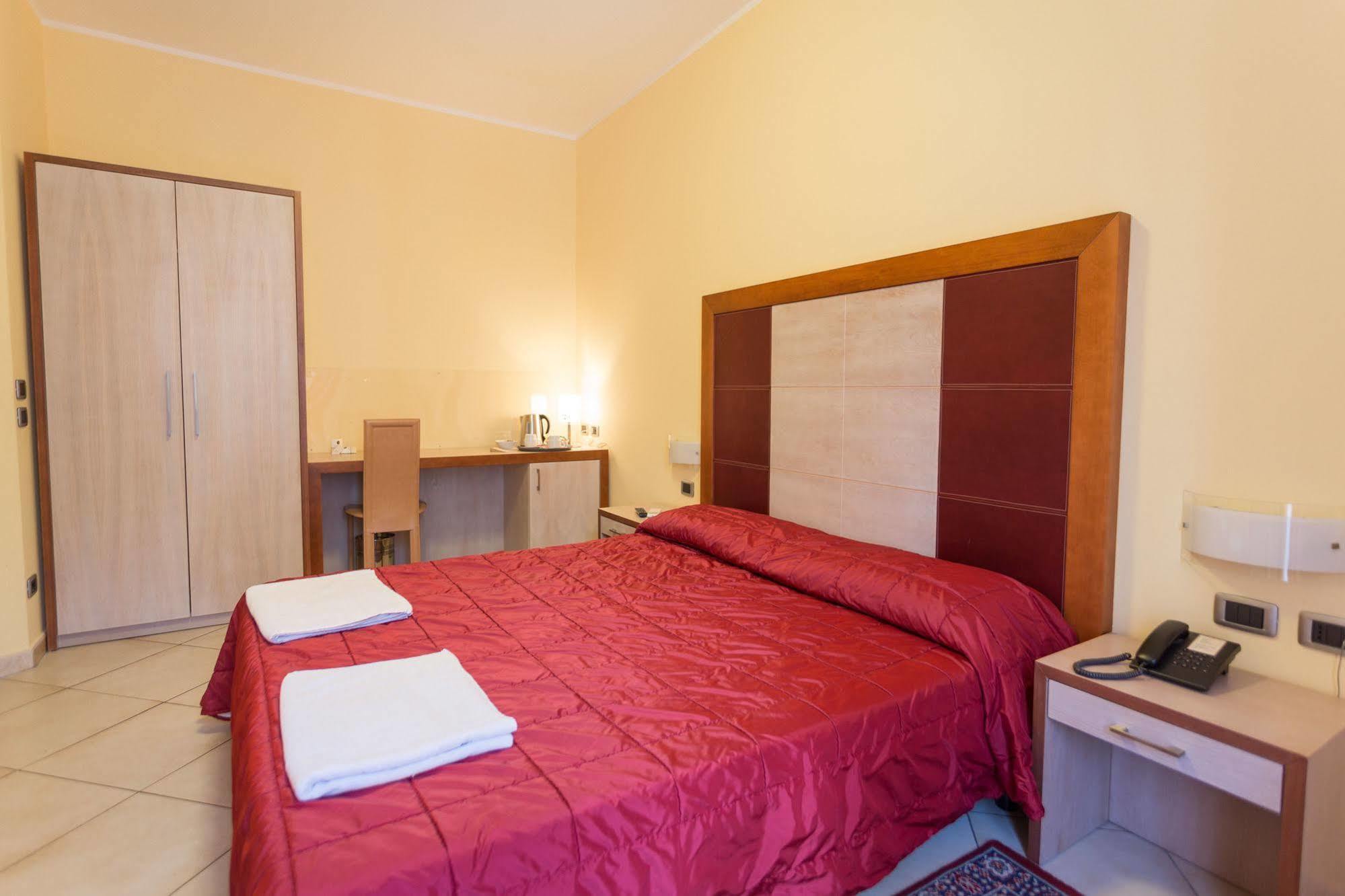 Hotel Conte Ruggero Serra San Bruno Exterior photo
