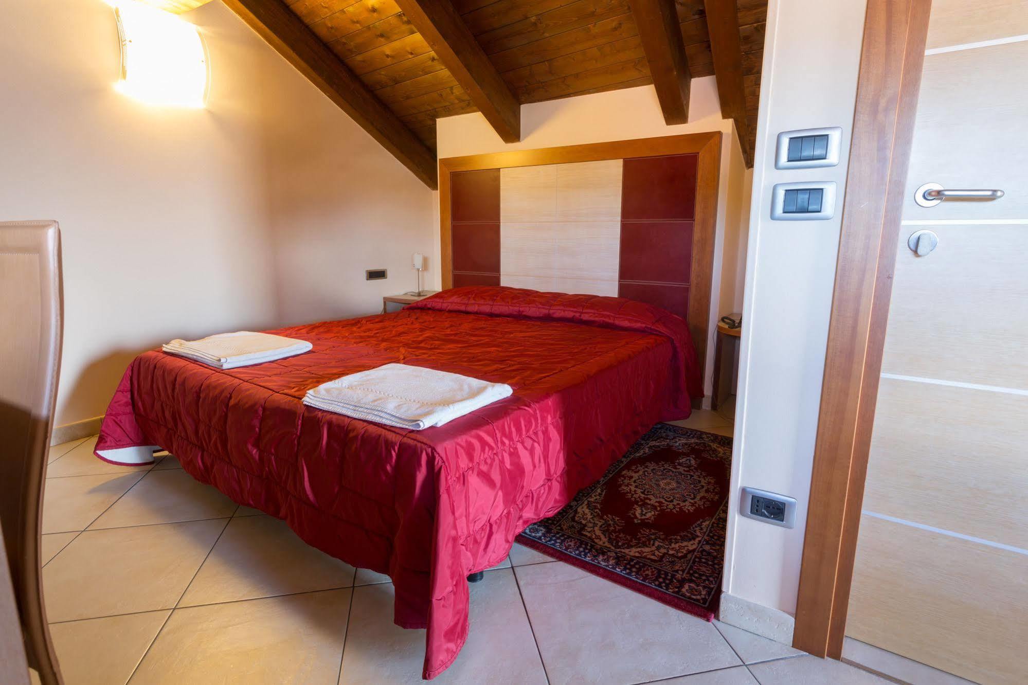 Hotel Conte Ruggero Serra San Bruno Exterior photo